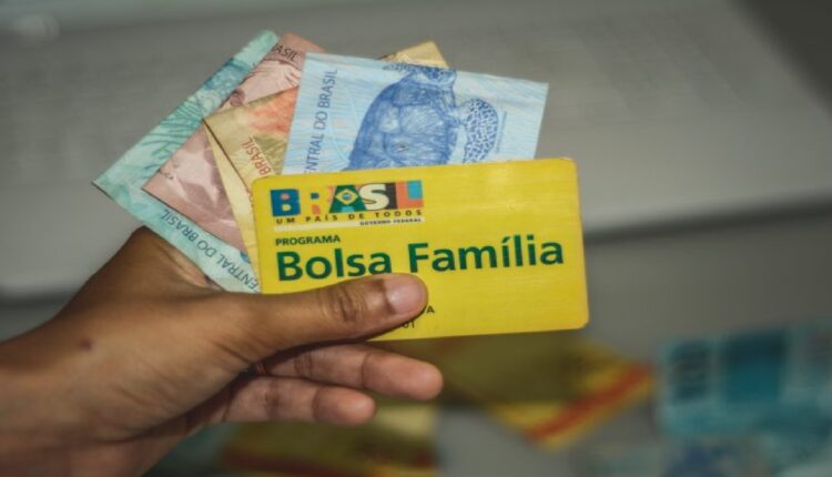 Valor médio do Bolsa Família desse mês quase atinge os R$700! Veja quem recebe hoje