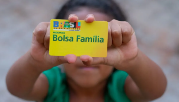 Bolsa Família em Dezembro: Governo ANUNCIA liberação de parcelas retroativas; veja como conseguir