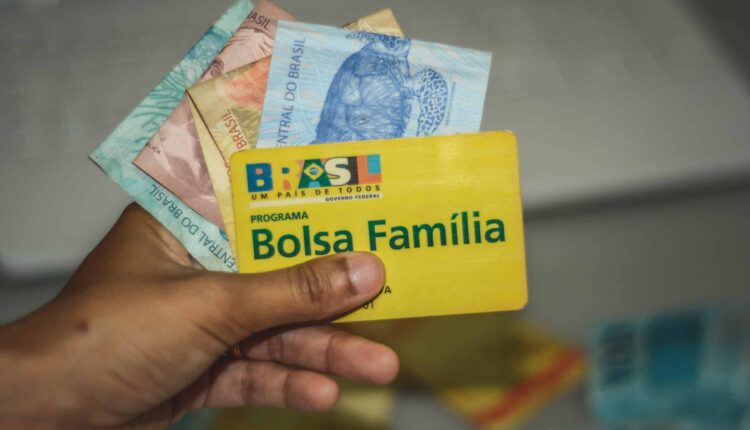 Veja se você está na lista dos SORTUDOS que receberão o 13º do Bolsa Família