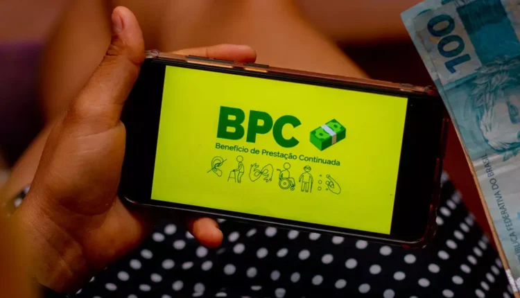 BPC: Entenda o que é e como solicitar até R$1.411 mensais