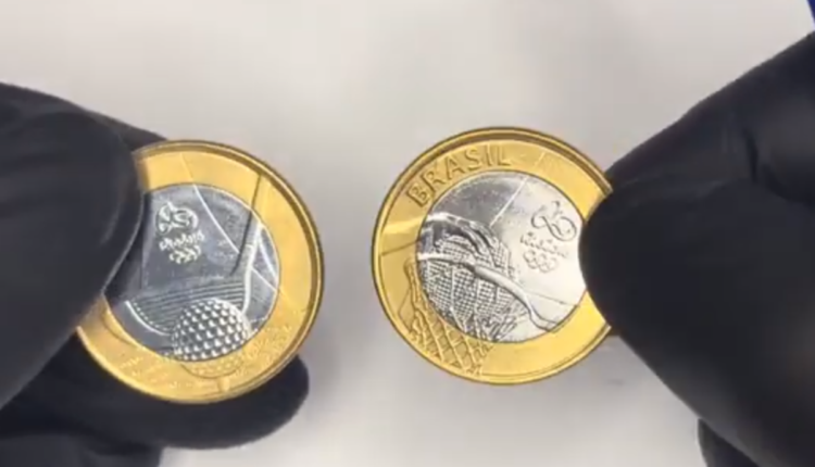 duas moedas raras de 1 real