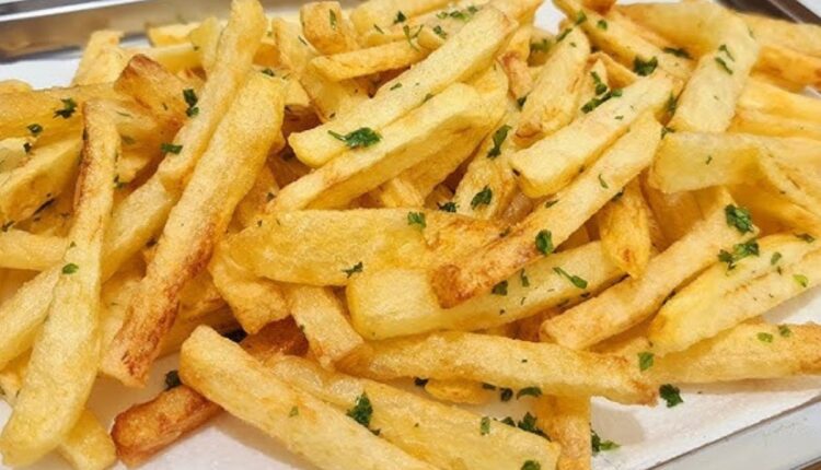 Encontramos a melhor forma de fazer batata frita na Air Fryer