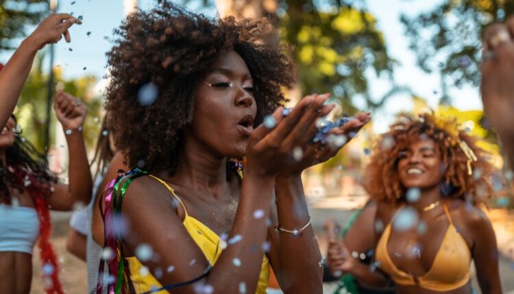 Sonhar com carnaval veja o que significa