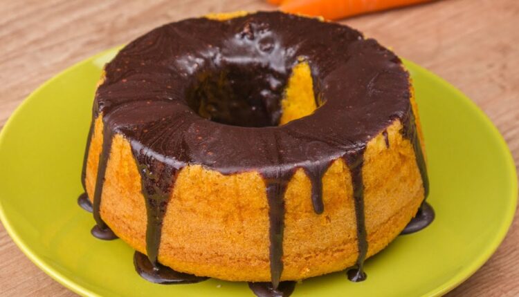 Receita de bolo de cenoura com cobertura de chocolate na Air Fryer que vai te surpreender muito