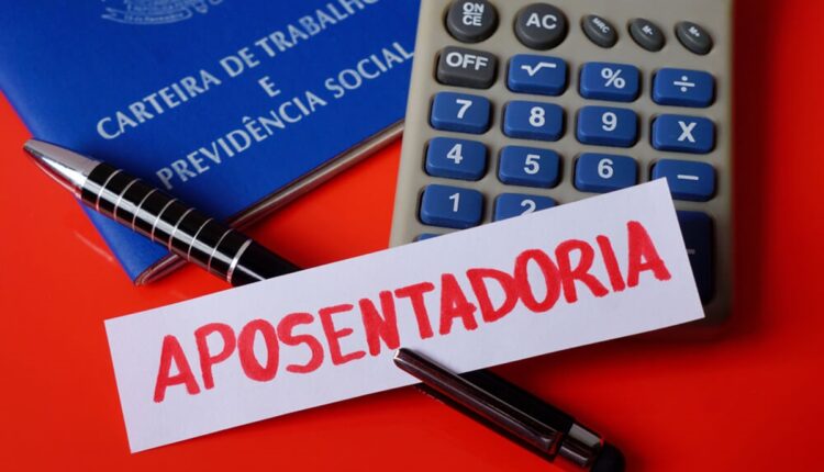 Novas regras da aposentadoria antecipada do INSS beneficiam 7 profissões em 2024; confira