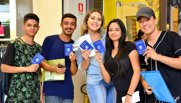 1.195 vagas de estágio e jovem aprendiz estão abertas