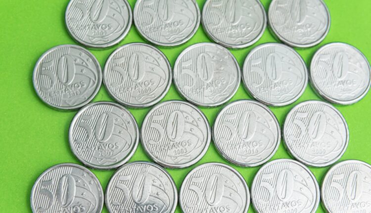 Você encontrou uma moeda de 50 centavos com ausência de letras? Descubra o valor