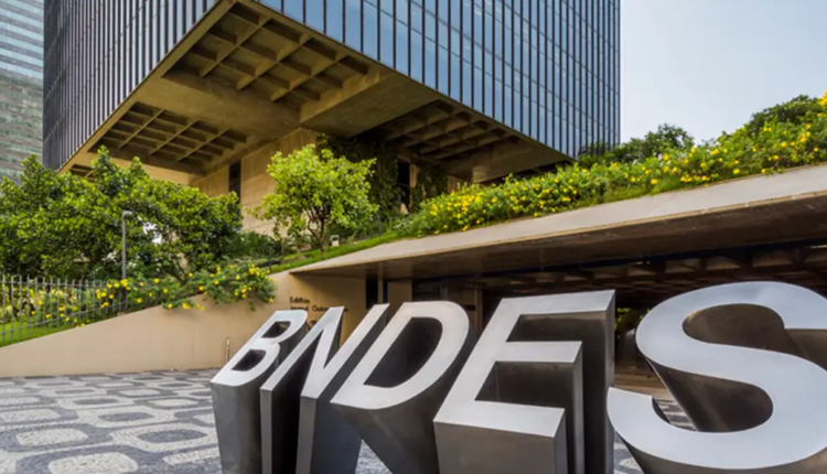 URGENTE! BNDES tem banca definida para novo concurso; salários de até R$20.900