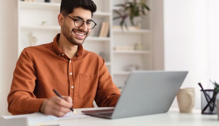 Retorno garantido! Esses cursos universitários são os que mais VALEM A PENA fazer; confira