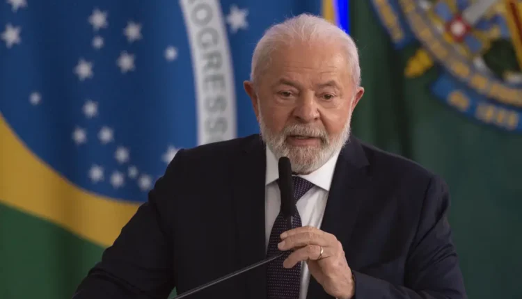 Presidente Luiz Inácio Lula da Silva aprova concursos pela interne