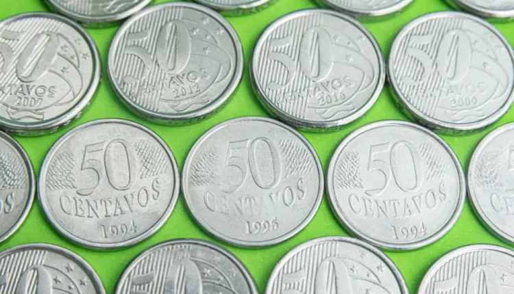 Raras, VALIOSAS e podem estar com você! Conheça duas moedas de 50 centavos que valem muito!