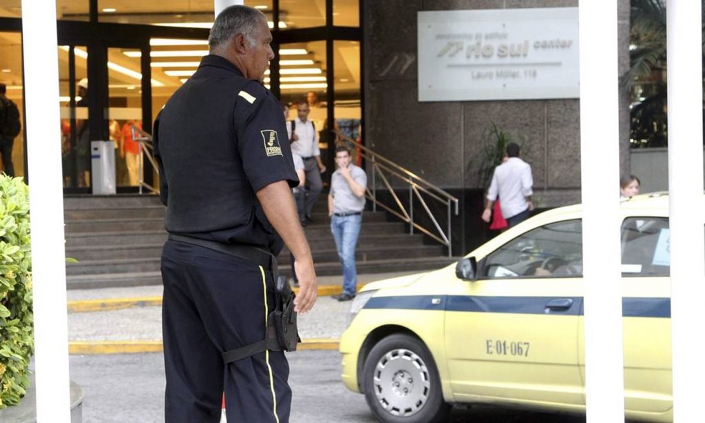 Não perca essa chance! Grupo oferece SALÁRIOS de até R$ 3,2 MIL para VIGILANTES!