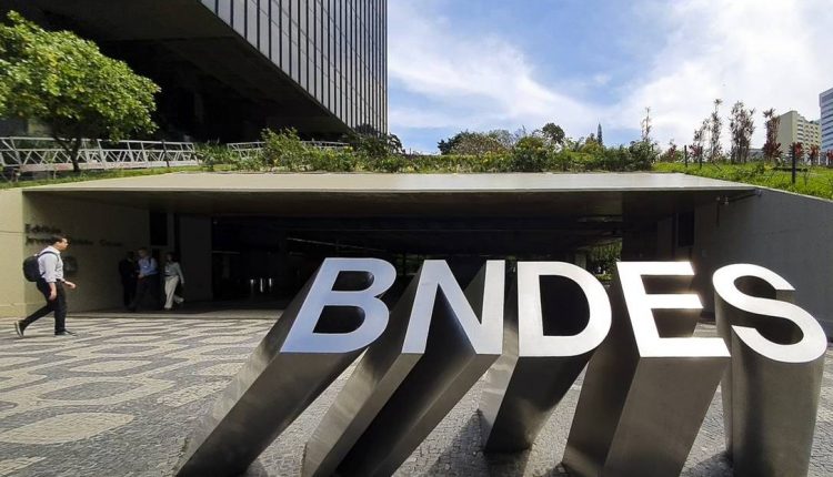 Concurso BNDES: salários de até R$ 20.900,00 e 900 vagas!