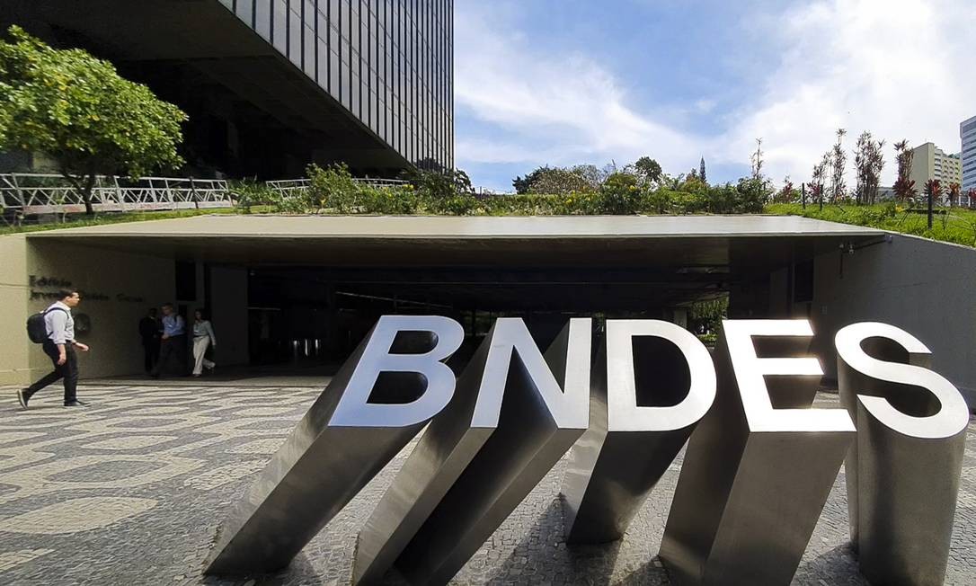 Concurso BNDES: salários de até R$ 20.900,00 e 900 vagas!