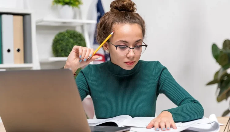 Língua Portuguesa na prática! Substitua “explicar” por essa palavra e melhore seu vocabulário!