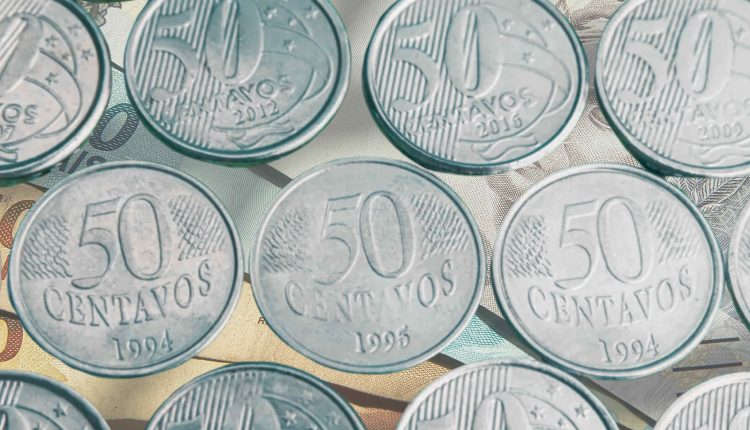 Moeda de 50 centavos com rebordo ondulado: descubra o que é e quanto ela vale!