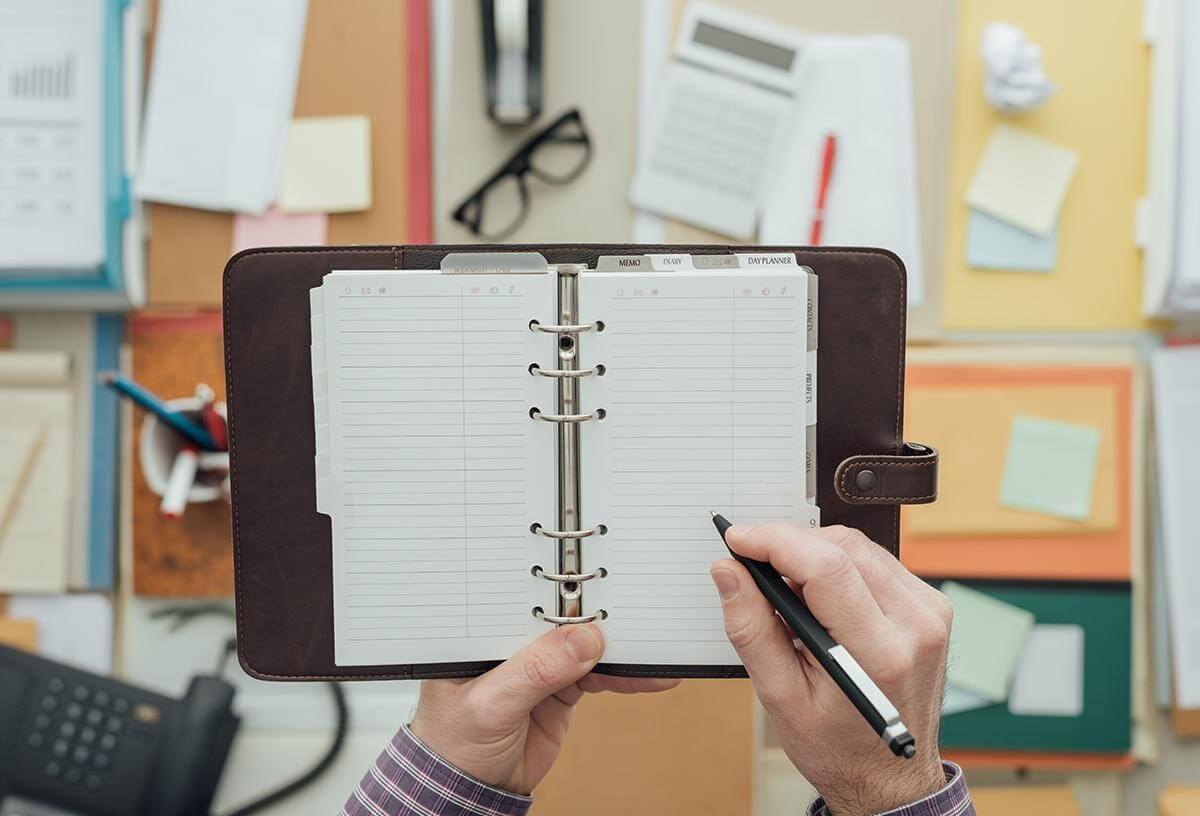 É necessário considerar vários elementos para criar um cronograma de estudos eficiente. Imagem: C&M/ Reprodução