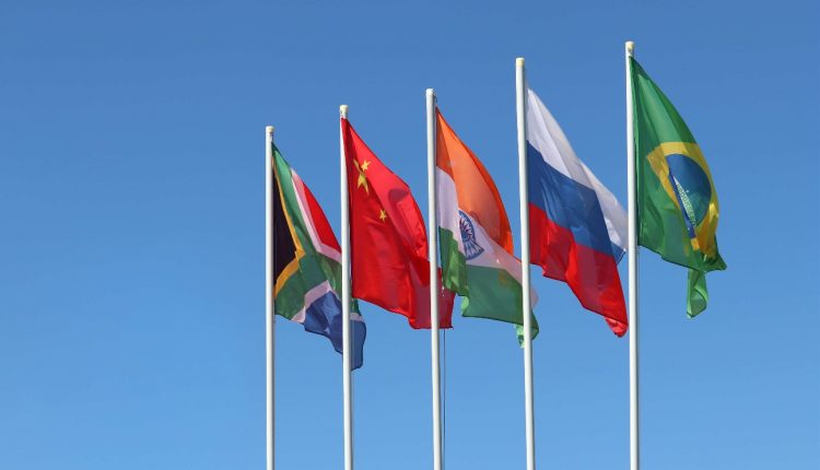 A Geopolítica estuda as relações de poder entre os países e territórios. Imagem: Reprodução/ Shutterstock