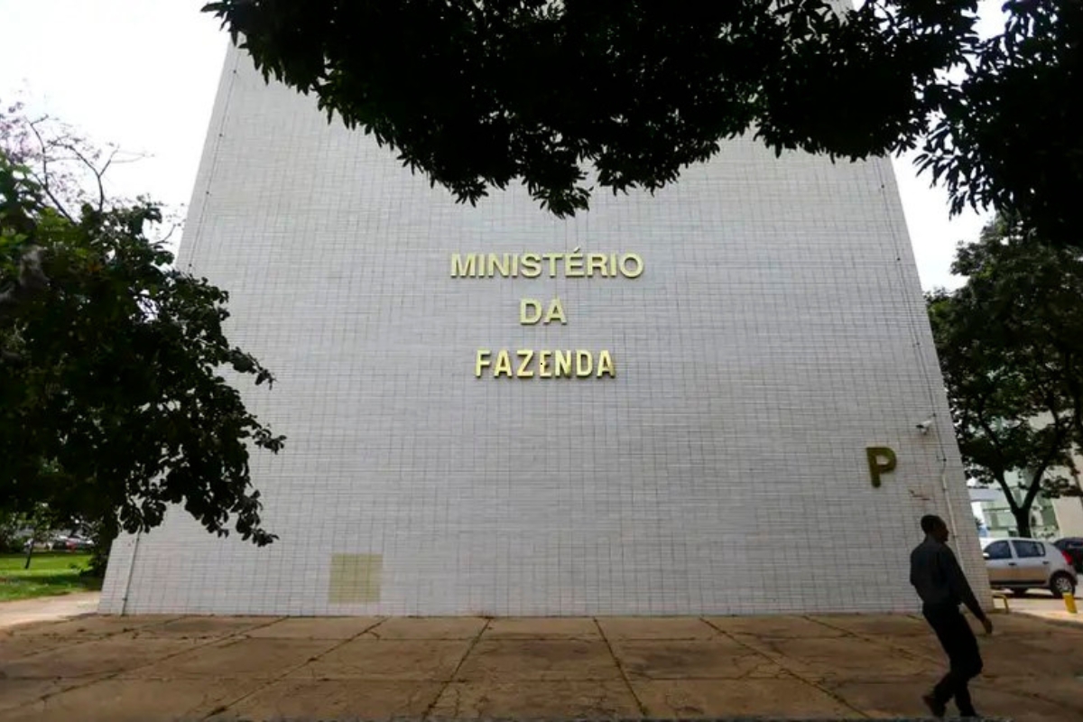 Cobranças de mensalidades em UNIVERSIDADES FEDERAIS gera polêmica e Ministério da Fazenda se manifesta