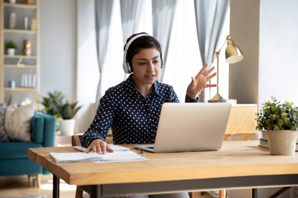 Trabalhar em home office exige excelentes habilidades de comunicação. Imagem