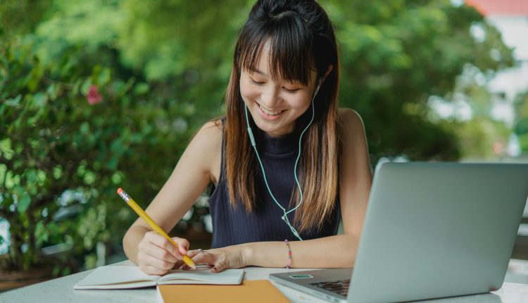 Estudar regência verbal