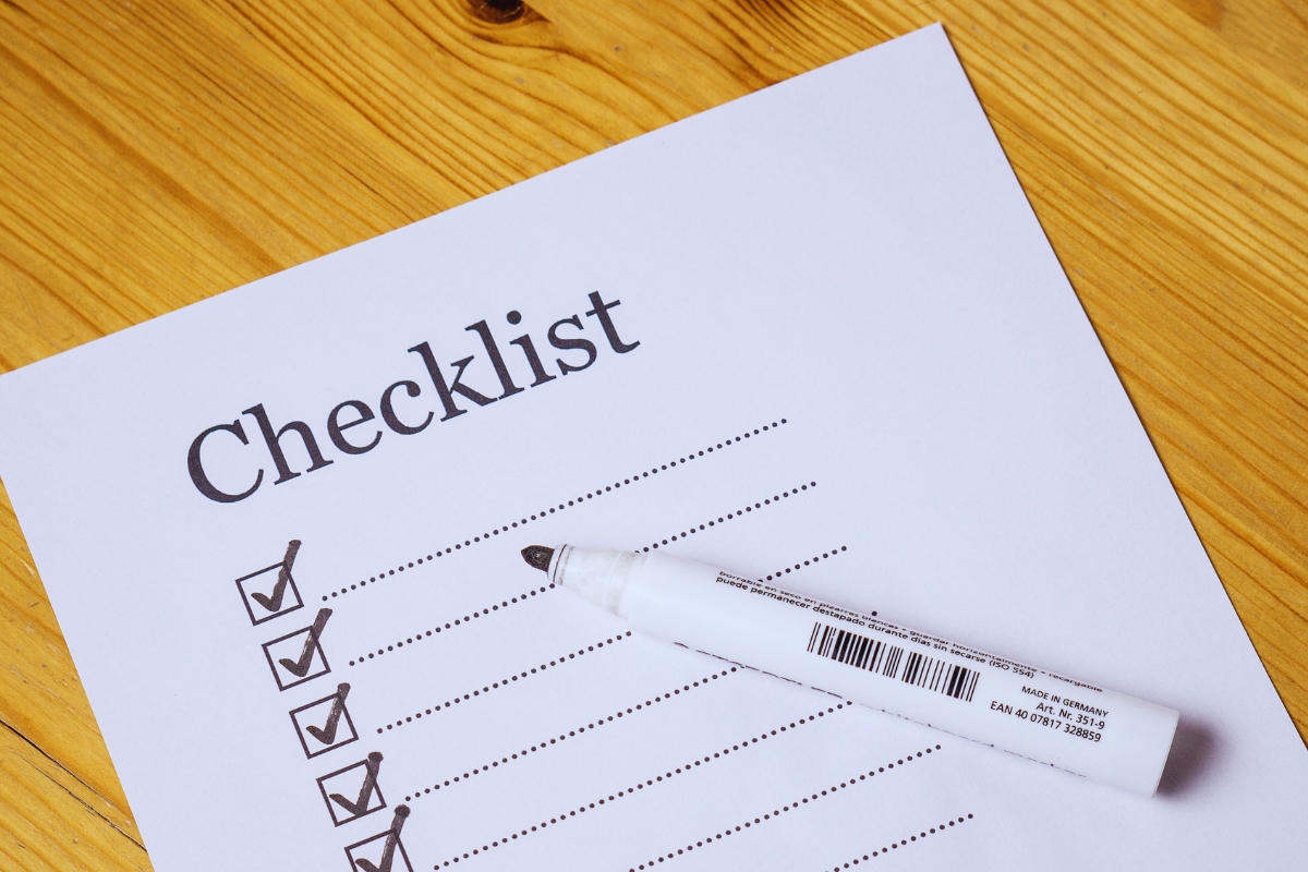 É checklist, check list ou check-list? Junto, separado ou com hífen?