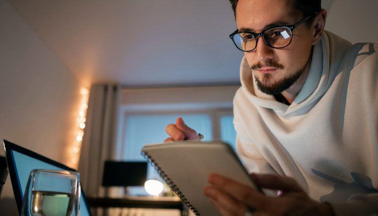 Profissões em alta e mercado de trabalho.