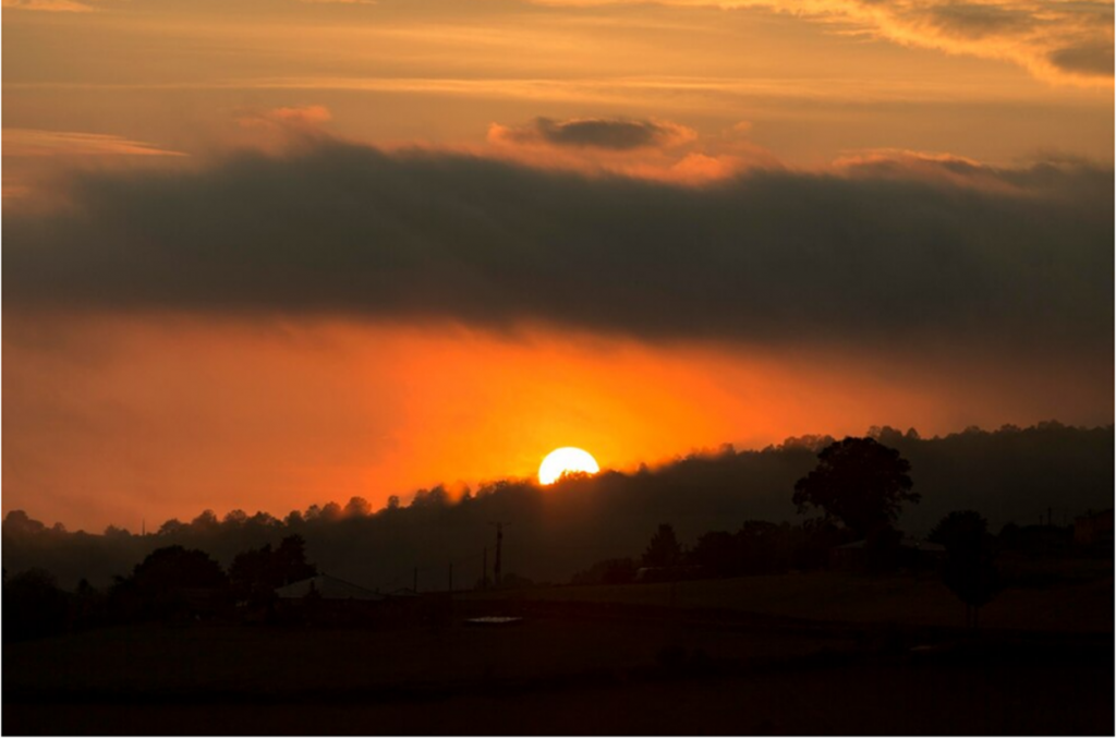 O plural de Por do Sol é "pores do sol". 