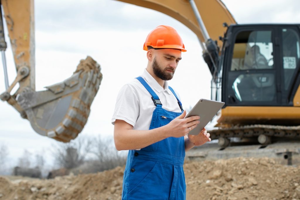 Profissões que permitem alcançar a aposentadoria com poucos anos de trabalho incluem mineradores de subsolo, trabalhadores em escavações, além de médicos e enfermeiros. Imagem: Freepik