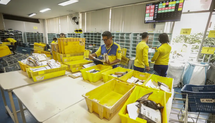 A redação no concurso dos Correios pode ser decisiva na classificação dos candidatos de nível superior. Imagem: Agência Brasil