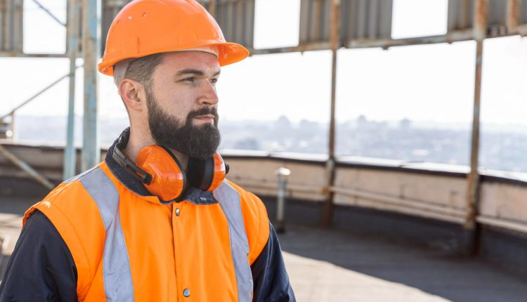 Entre as profissões está o Engenheiro de Segurança do Trabalho.