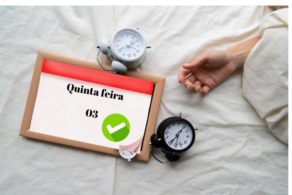 Embora o plural de "quinta-feira" seja "quintas-feiras", é possível ouvir algumas pessoas utilizando apenas "quintas". Imagem: Freepik (Adaptada)