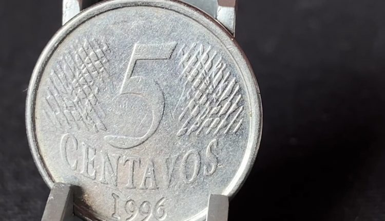 Moeda 5 centavos 1996 com anverso com data marcada de 1995