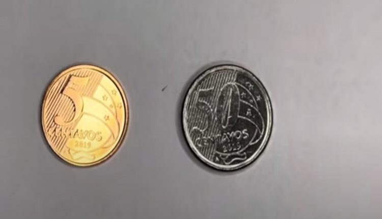 Moedas de 5 e 50 centavos letra A