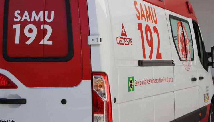 Ambulância do SAMU Cisdeste 192 estacionada