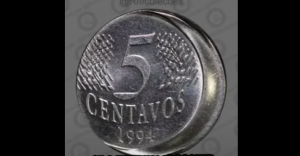  Moeda de 5 centavos de 1994 com erro de cunhagem descentralizada, peça valiosa para colecionadores.