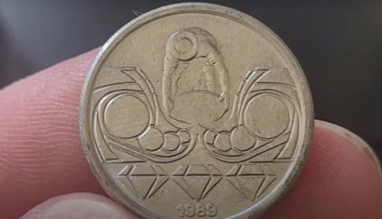 Moeda de 10 centavos de 1989 com a imagem de um garimpeiro, conhecida por seu valor numismático.