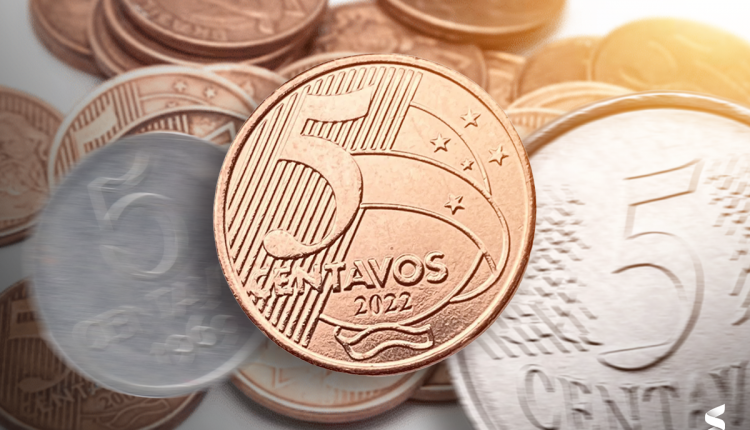 Moeda de 5 centavos de 2022 com defeito de "Brasil Duplo", valorizada no mercado de colecionadores.