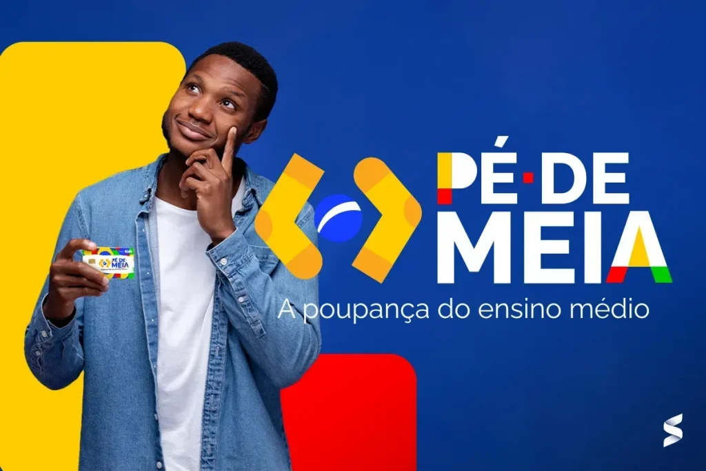 Jovem segurando um cartão do benefício Pé-de-Meia, com o logo e a frase 'A poupança do ensino médio'.