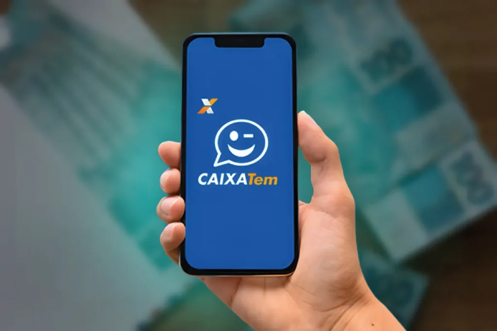 Usuário acessando o app Caixa Tem em um smartphone, com dinheiro ao fundo