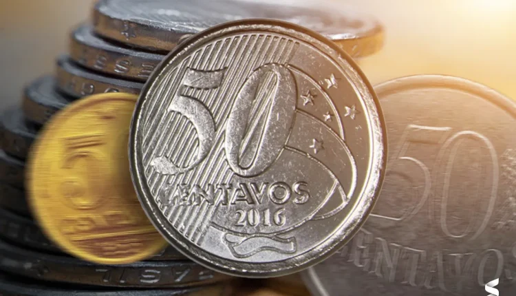 Moeda de 50 centavos brasileira com design detalhado e iluminação brilhante