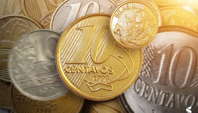 Moedas brasileiras de 10 centavos de diferentes anos.