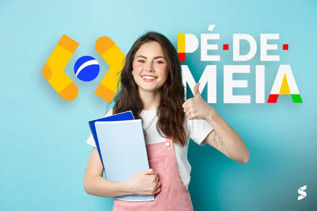 Jovem estudante sorridente segurando cadernos e fazendo um gesto positivo ao lado do logo do programa Pé-de-Meia.