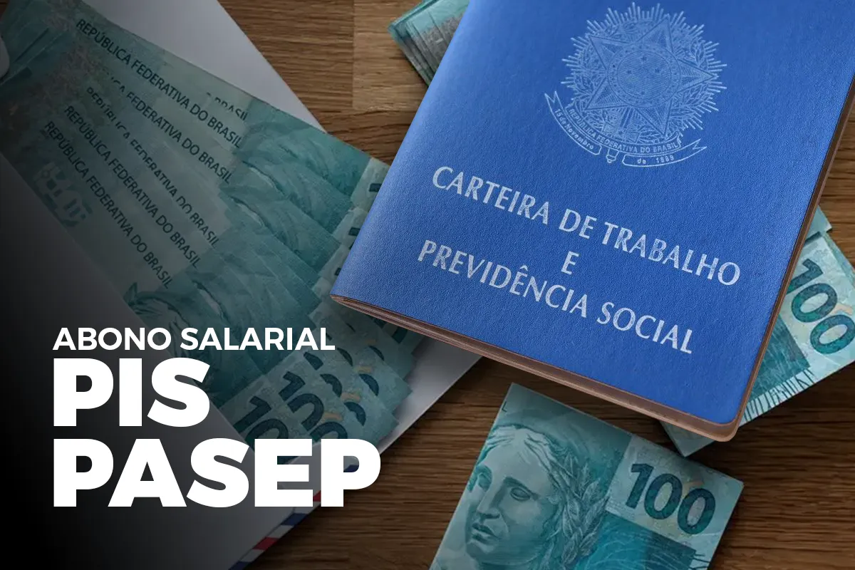 Carteira de trabalho e cédulas de 100 reais, representando o abono salarial PIS/Pasep.